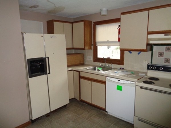 229-231 Kent Road Springfield, MA 01129 - Photo 3 of 10 Gallery Image 3