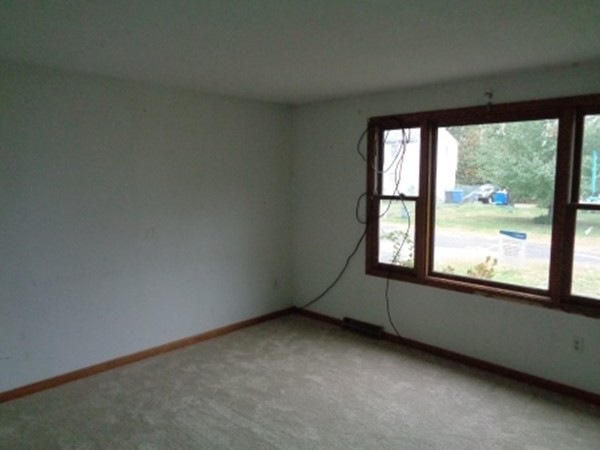 229-231 Kent Road Springfield, MA 01129 - Photo 4 of 10 Gallery Image 4