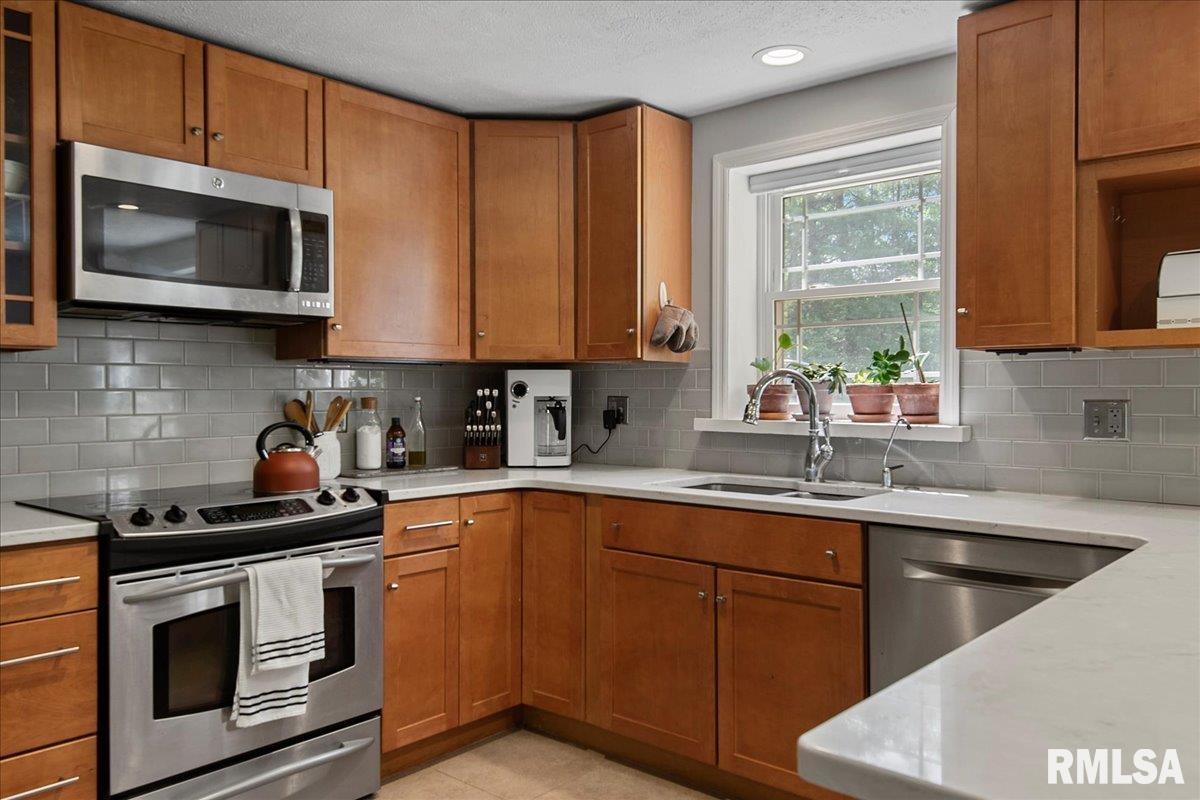 5188 Rock Road Pleasant Plains, IL 62677 - Photo 12 of 43 Gallery Image 12