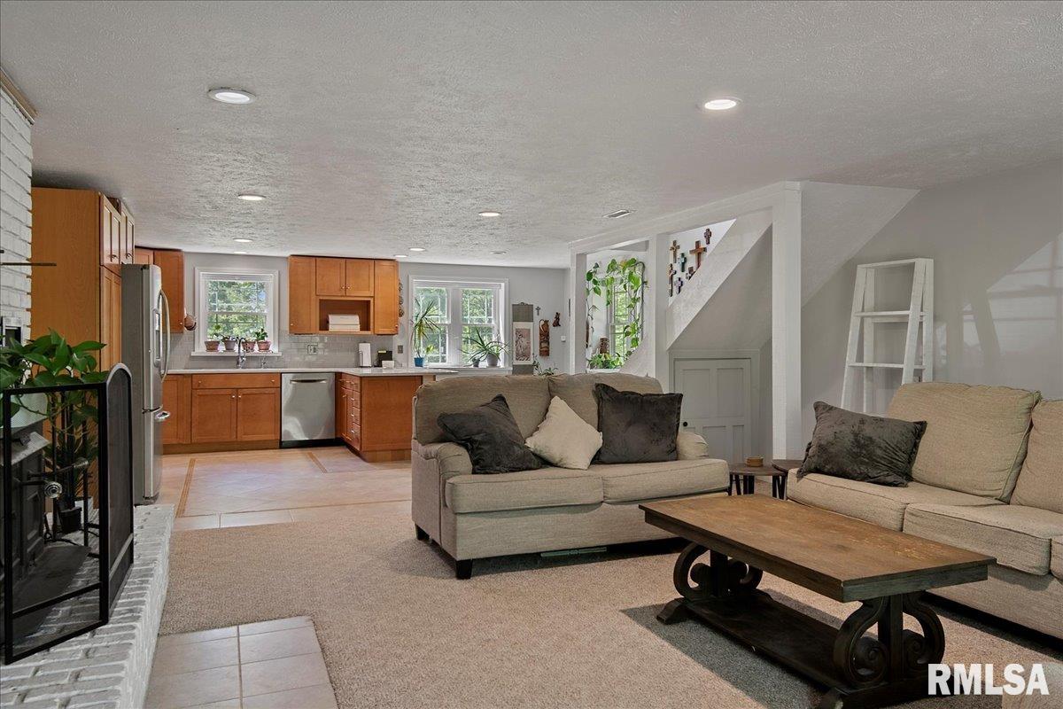 5188 Rock Road Pleasant Plains, IL 62677 - Photo 7 of 43 Gallery Image 7