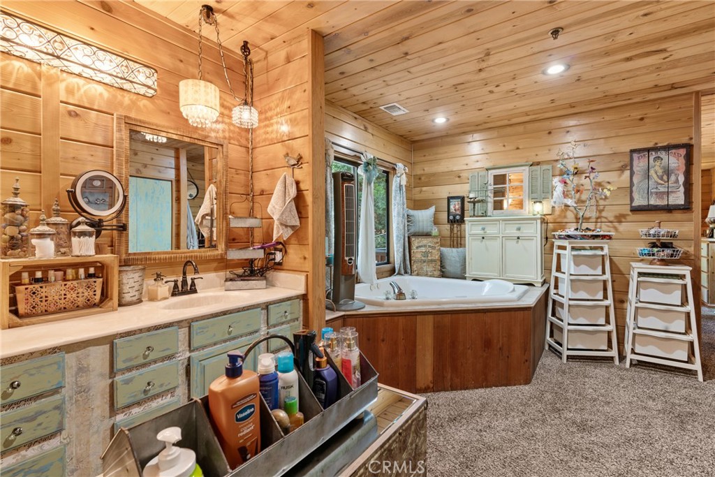 116 Pine Ridge Road Crestline, CA 92325 - Photo 20 of 35 a living room with furniture