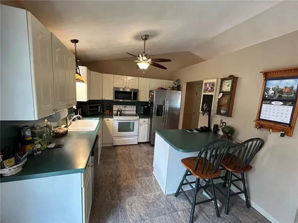 $475,000 | 630 Whaley Hollow Road, Coventry, RI 02816