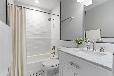 $940,000 | 2709 North Janssen Avenue, Chicago, IL 60614