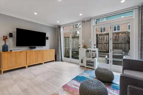 $940,000 | 2709 North Janssen Avenue, Chicago, IL 60614