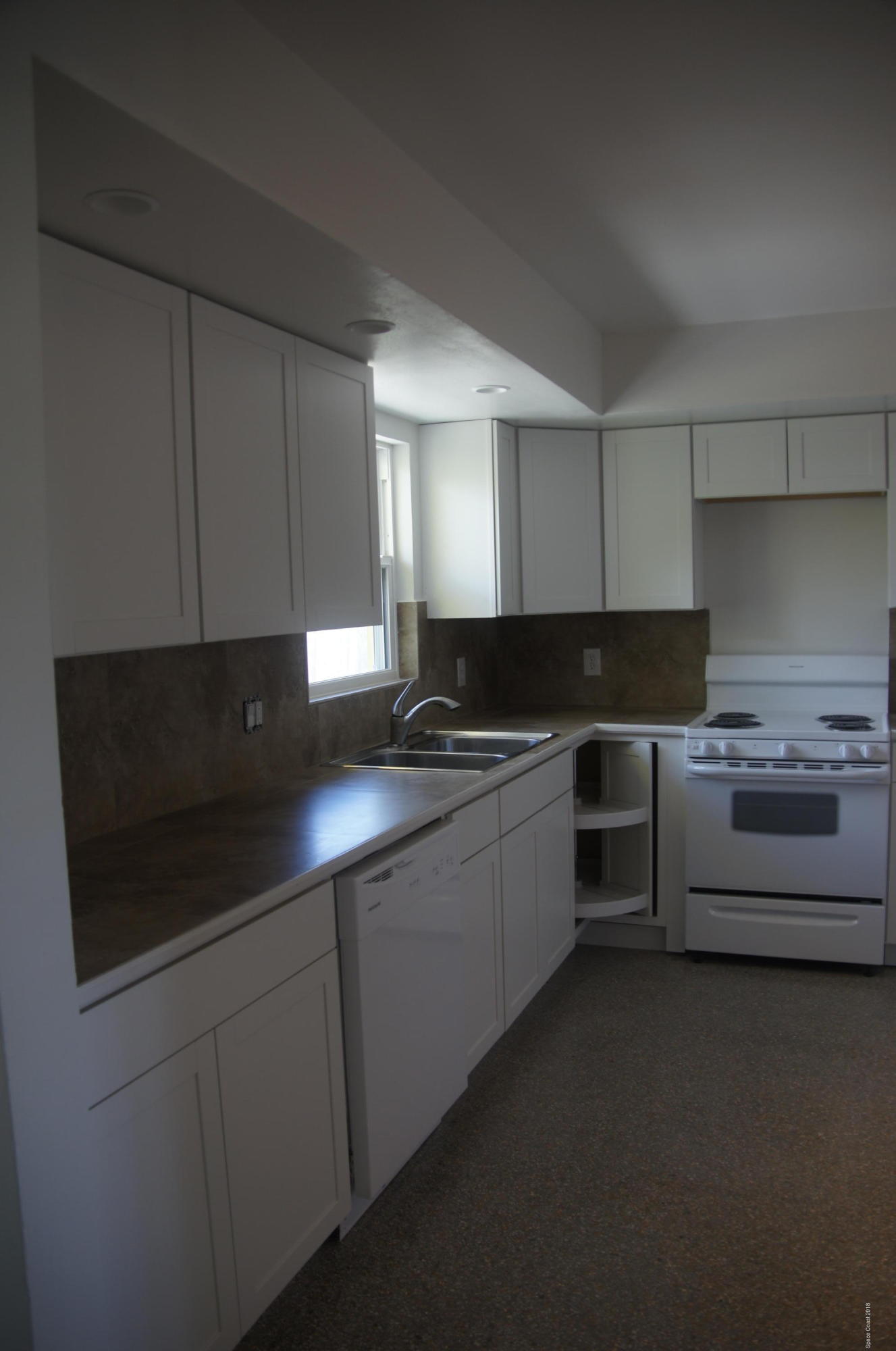 758 Croton Road Melbourne, FL 32935 - Photo 3 of 36 758 Croton Kitchen from dining_DSC1437