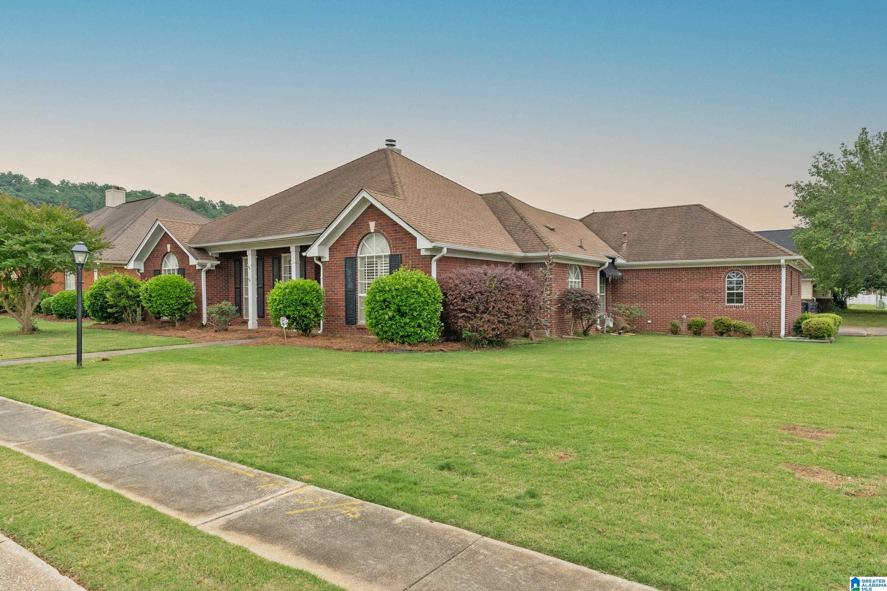 100 Stratford Circle Pelham, AL 35124 - Photo 2 of 32