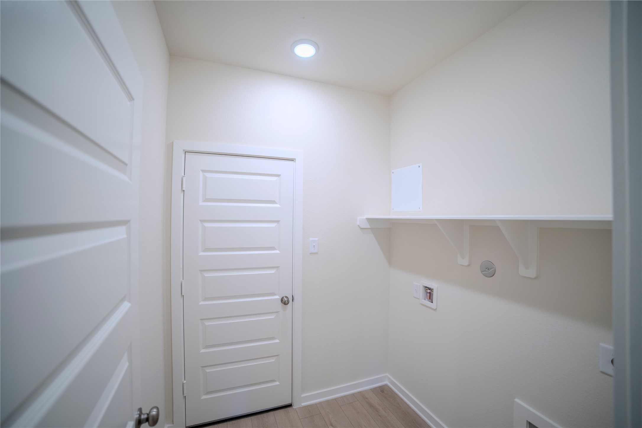 1402 Lk Rdg Drive Brenham, TX 77833 - Photo 13 of 35 a view of walk in closet