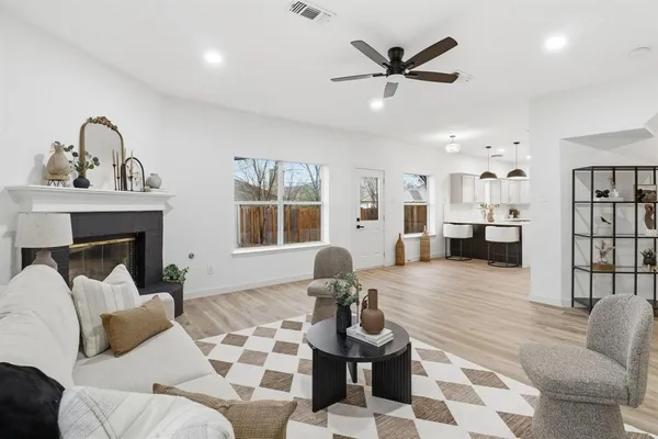 $3,600 | 611 Joy Lane, Mansfield, TX 76063