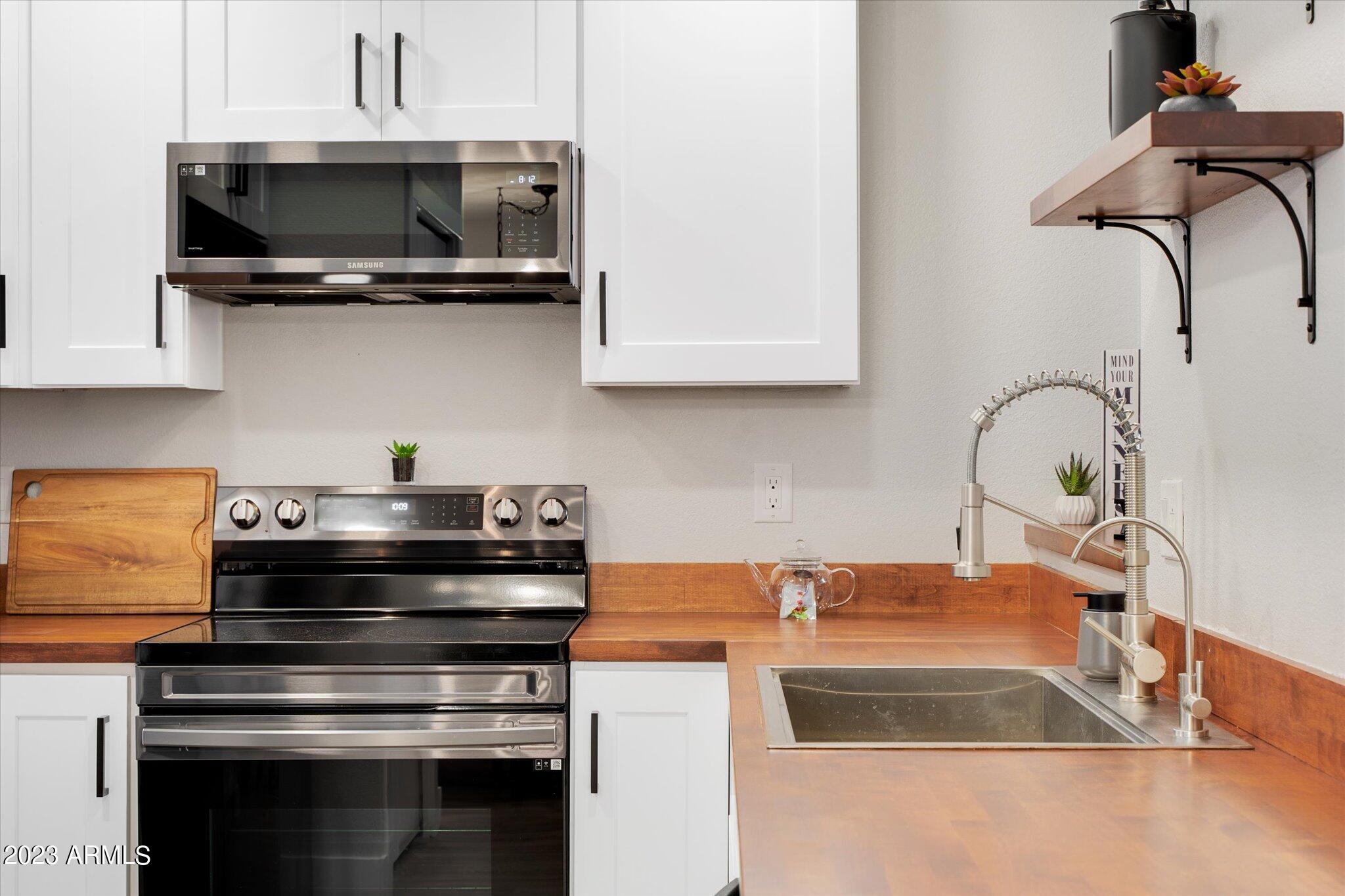 533 West Guadalupe Road, Unit 1024 Mesa, AZ 85210 - Photo 22 of 60 a kitchen with stainless steel appliances granite countertop a sink and stove top oven