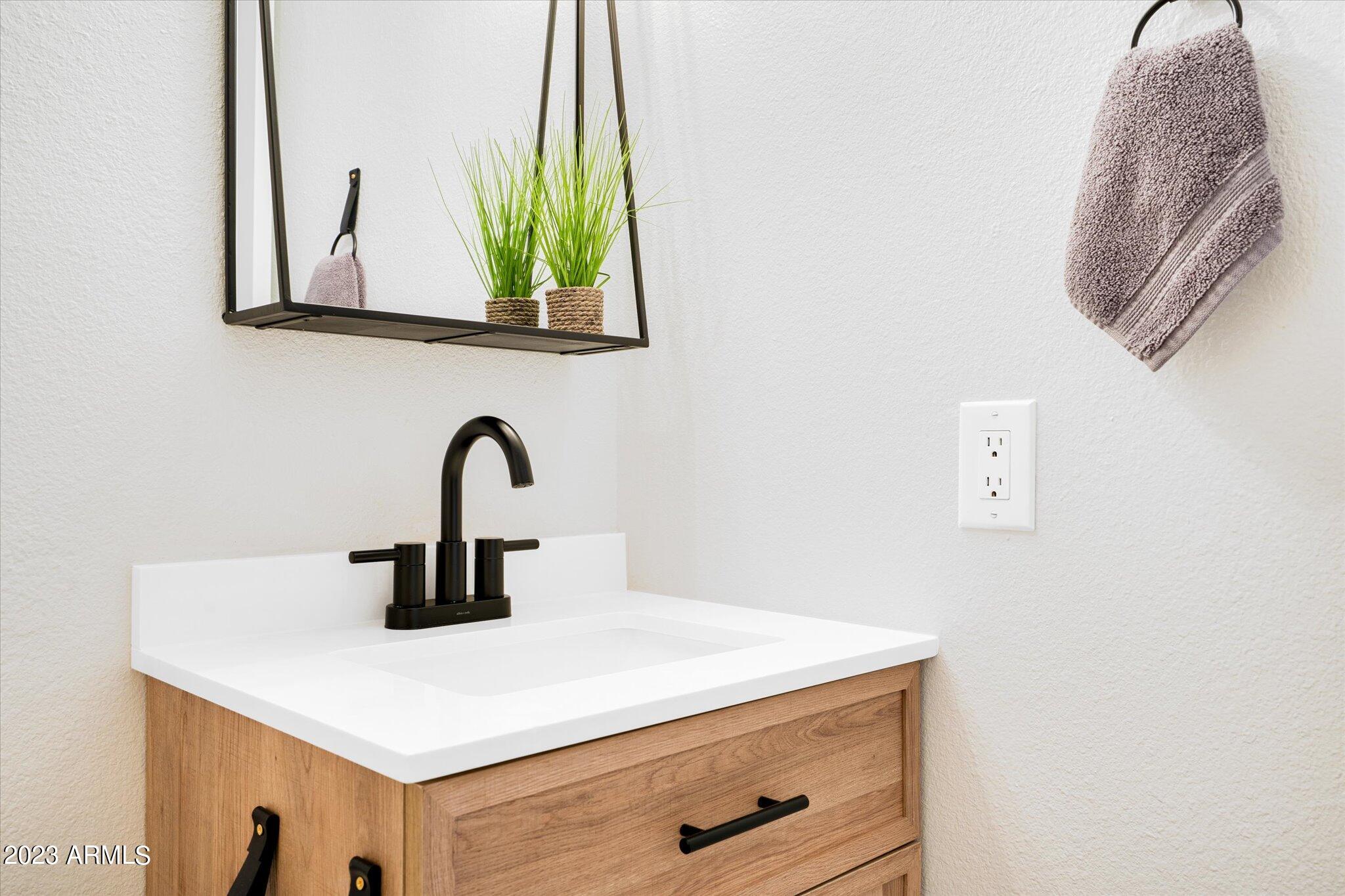 533 West Guadalupe Road, Unit 1024 Mesa, AZ 85210 - Photo 30 of 60 Hall Bathroom