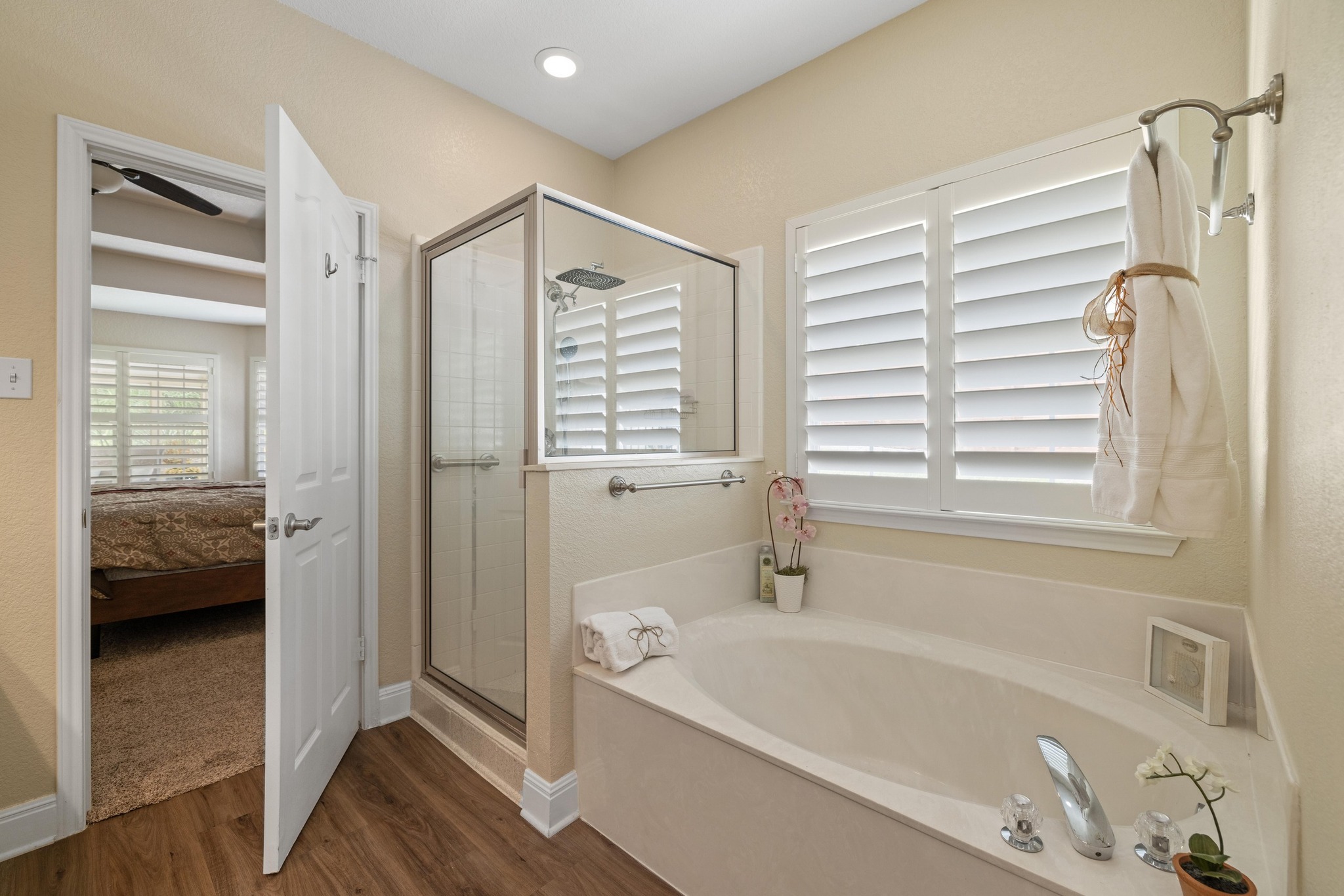 606 Explorer Lakeway, TX 78734 - Photo 15 of 29 and Separate Shower, Garden Tub!