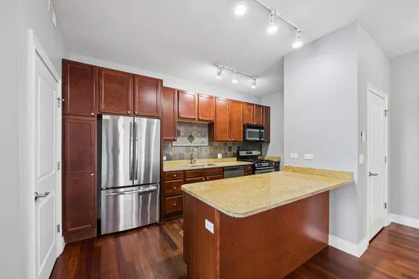 $359,900 | 3300 West Irving Park Road, Unit A3, Chicago, IL 60618