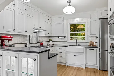 $725,000 | 1843 West Highland Parkway, St. Paul, MN 55116