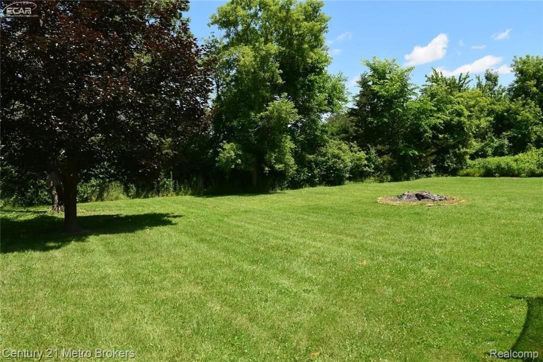 8052 North Bray Road Mount Morris, MI 48458 - Photo 6 of 39 30068275_5.jpg