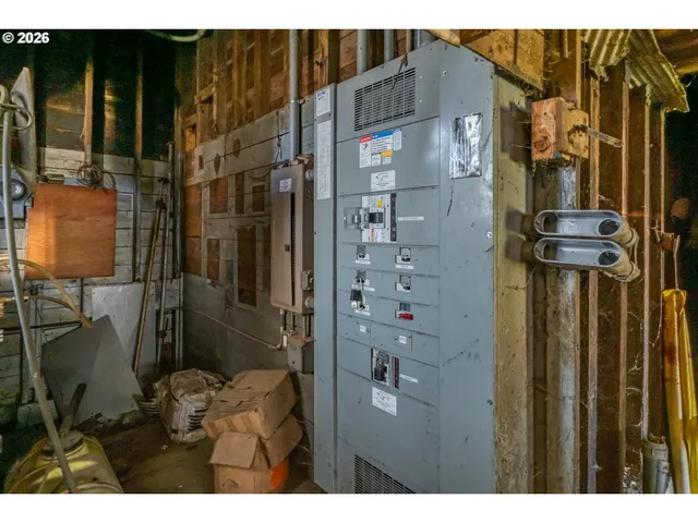 $1,950,000 | 941 North 2nd Street, Jefferson, OR 97352