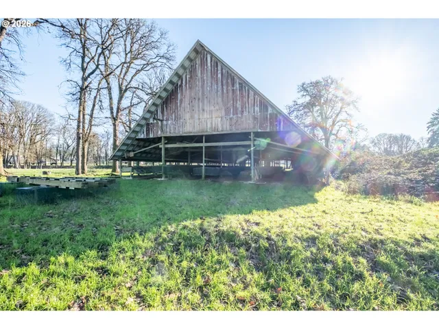 $1,950,000 | 941 North 2nd Street, Jefferson, OR 97352