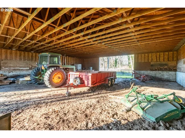 $1,950,000 | 941 North 2nd Street, Jefferson, OR 97352