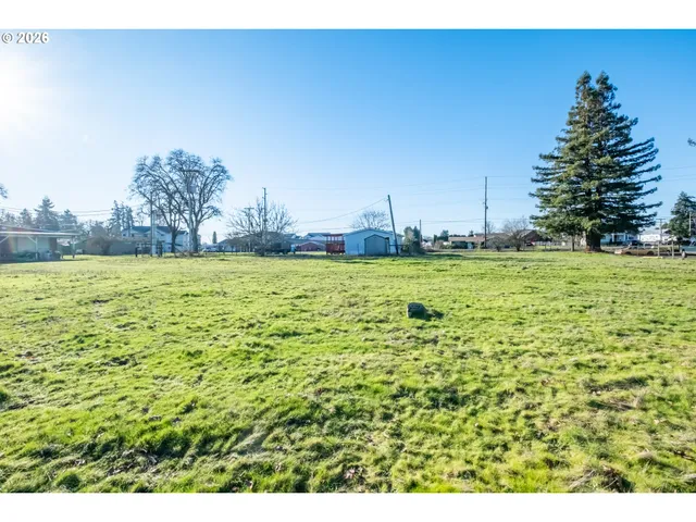 $1,950,000 | 941 North 2nd Street, Jefferson, OR 97352