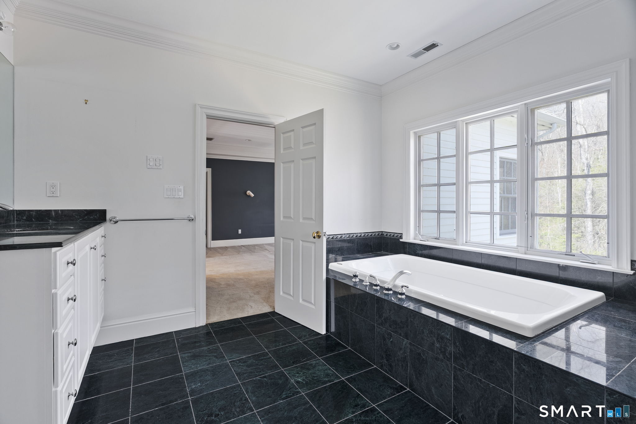 2 Brighton Way Avon, CT 06001 - Photo 13 of 27