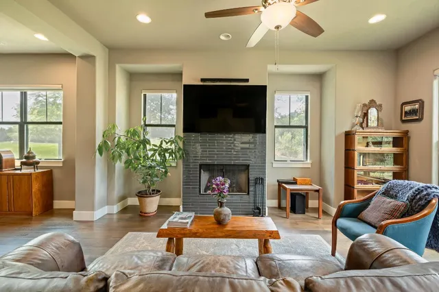 $675,000 | 8200 Southwest Parkway, Unit 306, Austin, TX 78735