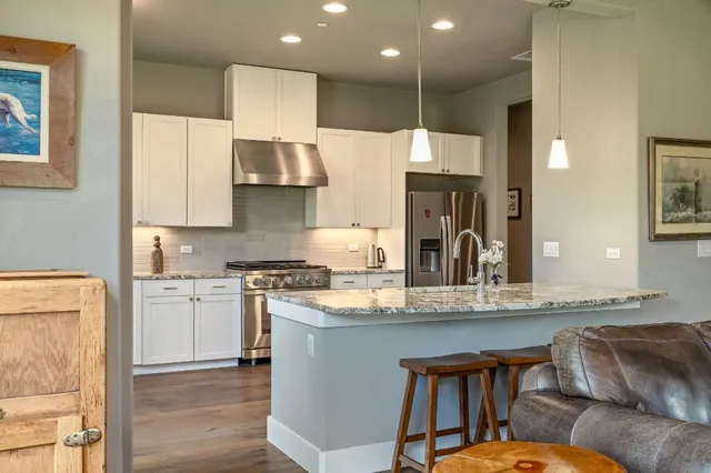 $675,000 | 8200 Southwest Parkway, Unit 306, Austin, TX 78735