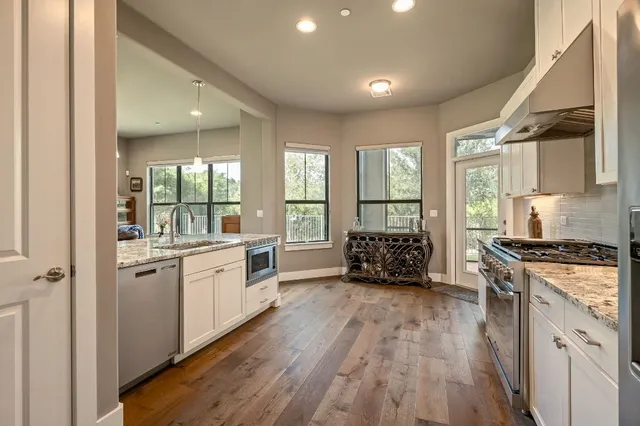 $675,000 | 8200 Southwest Parkway, Unit 306, Austin, TX 78735