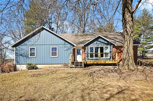 $399,900 | 1228 Southwest Town And Country Lane, Plattsburg, MO 64477