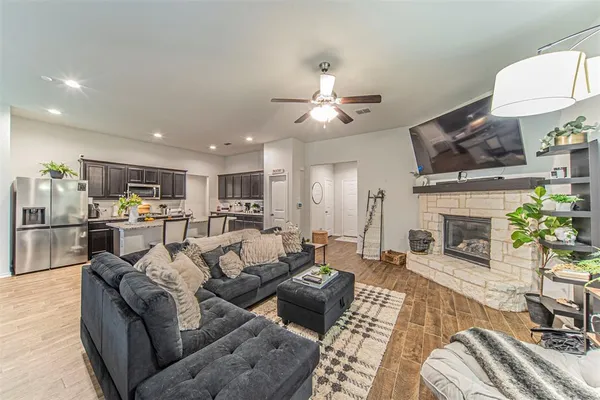 $2,995 | 1338 Winding Hollow Drive, Grand Prairie, TX 75052