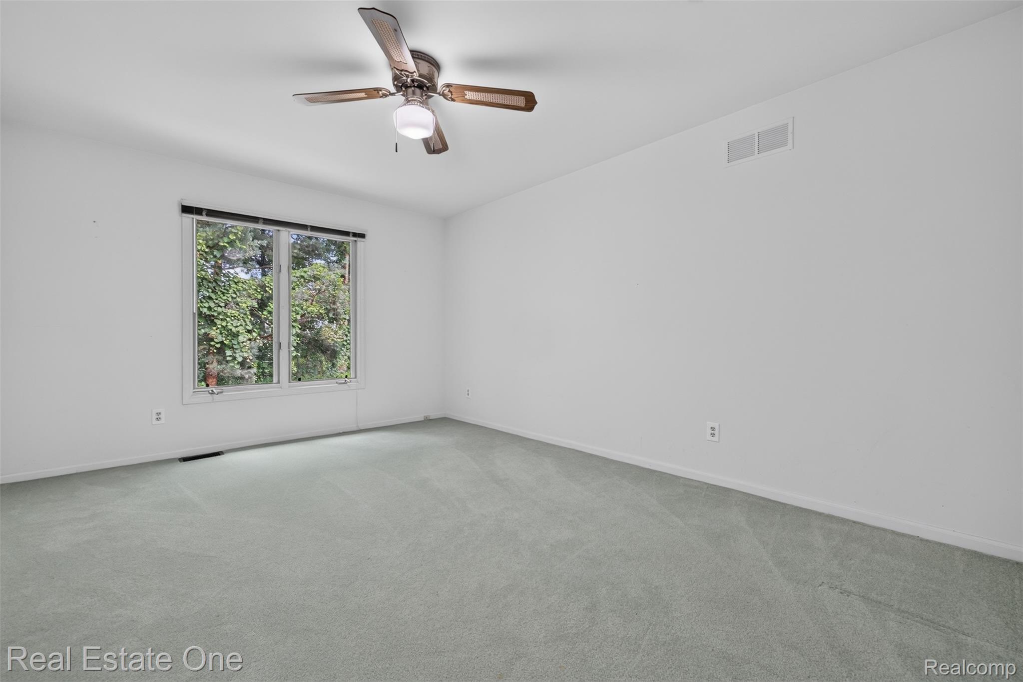 3400 Wedgewood Drive Rochester, MI 48306 - Photo 21 of 49 Upstairs Bedroom