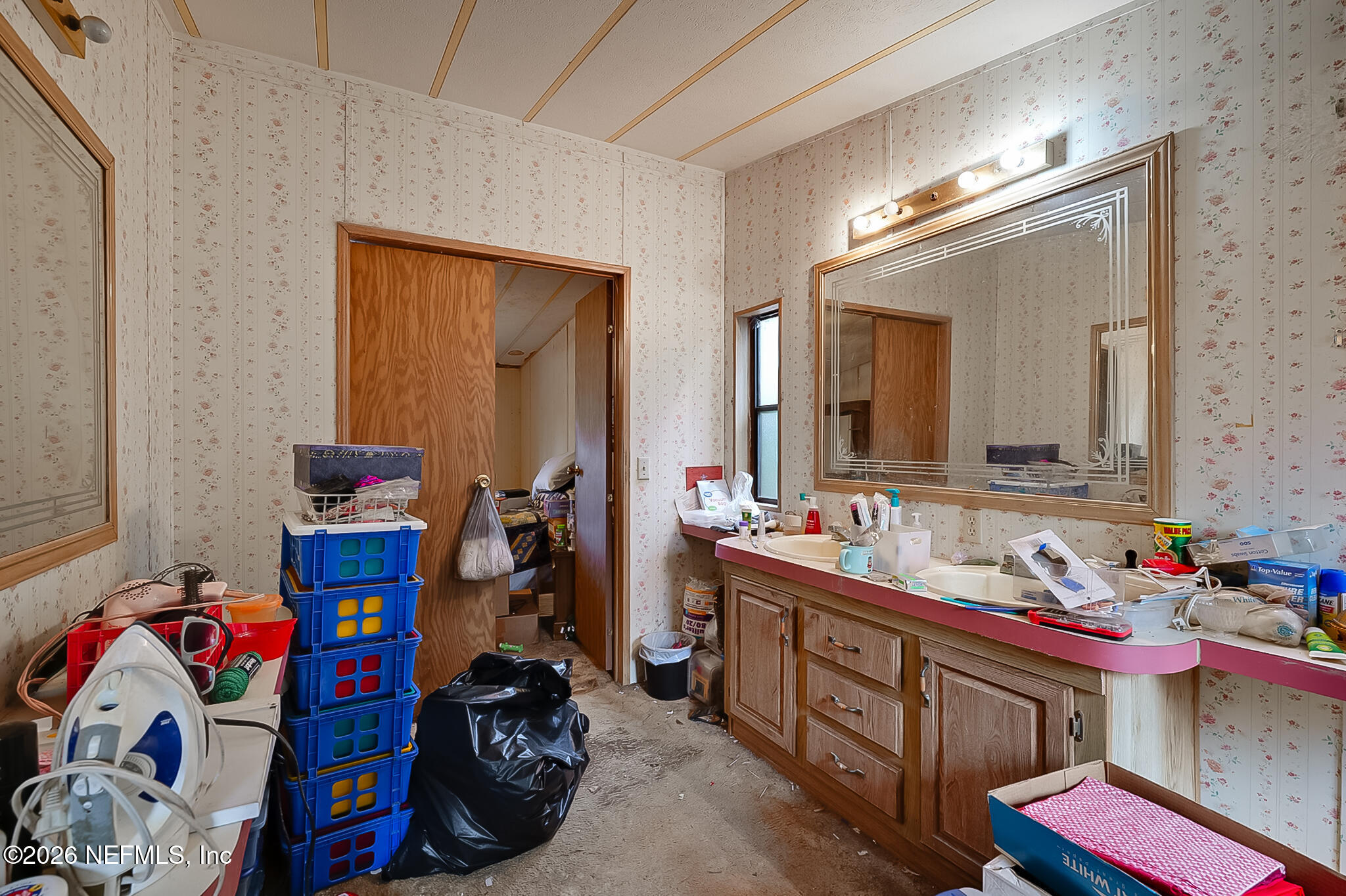 85110 Theresa Road Yulee, FL 32097 - Photo 16 of 24 a bathroom with a sink vanity and mirror