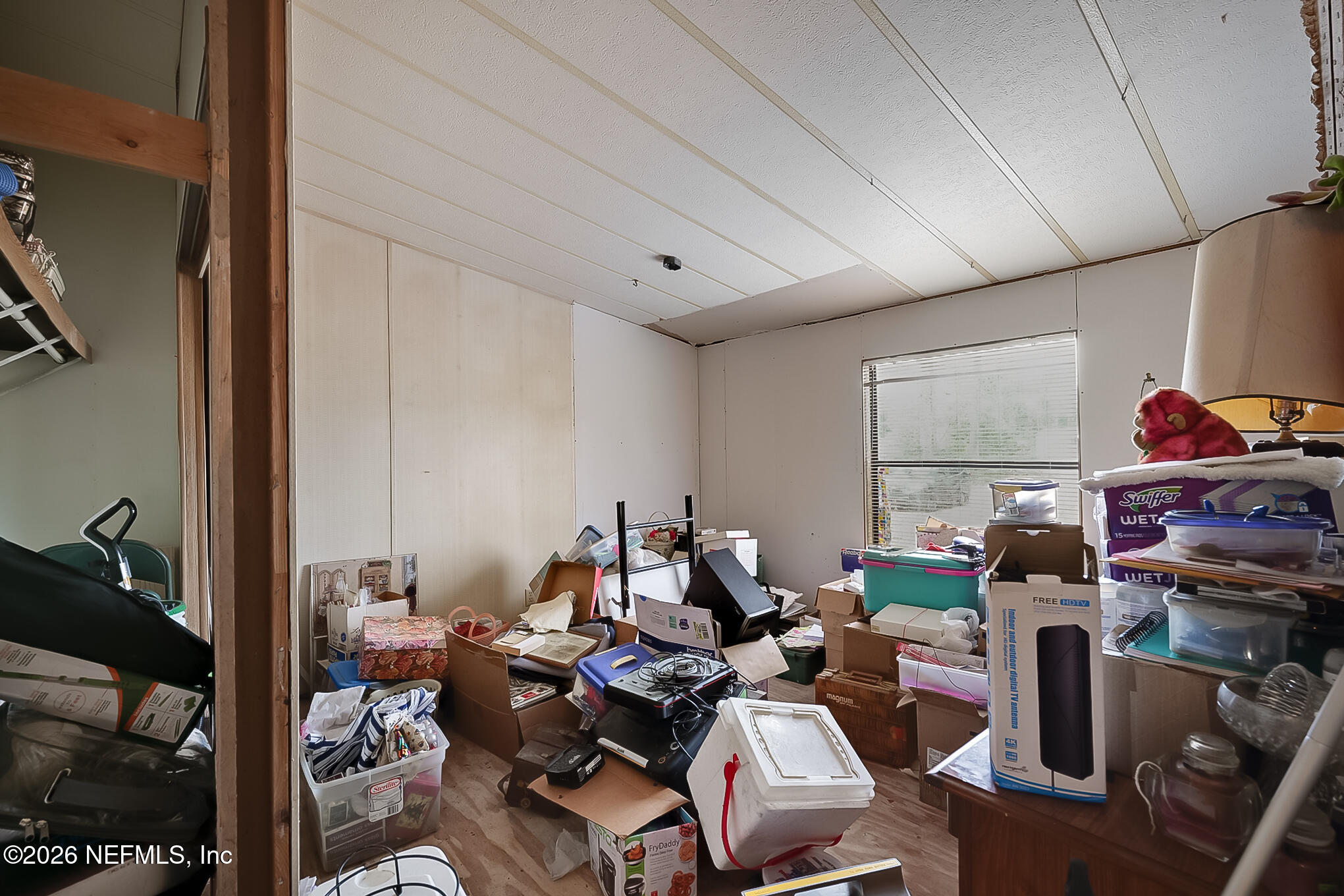 85110 Theresa Road Yulee, FL 32097 - Photo 17 of 24 a room with furniture