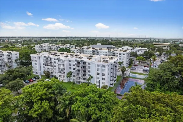 $149,000 | 494 Northwest 165th Street, Unit C601, Miami, FL 33169