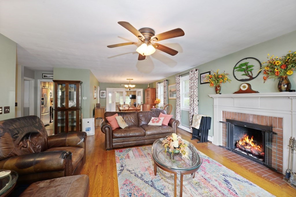493 Forest Hills Road Springfield, MA 01128 - Photo 15 of 35