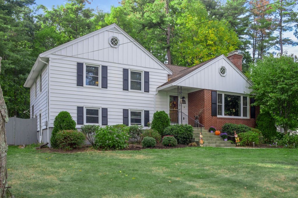 493 Forest Hills Road Springfield, MA 01128 - Photo 2 of 35