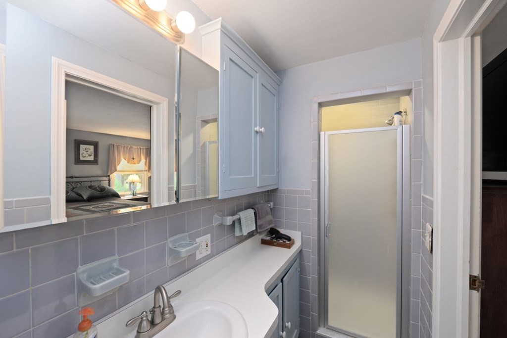 493 Forest Hills Road Springfield, MA 01128 - Photo 24 of 35