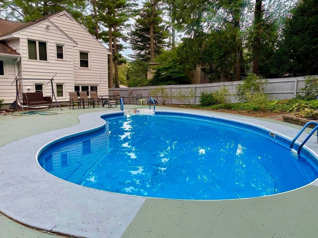493 Forest Hills Road Springfield, MA 01128 - Photo 7 of 35