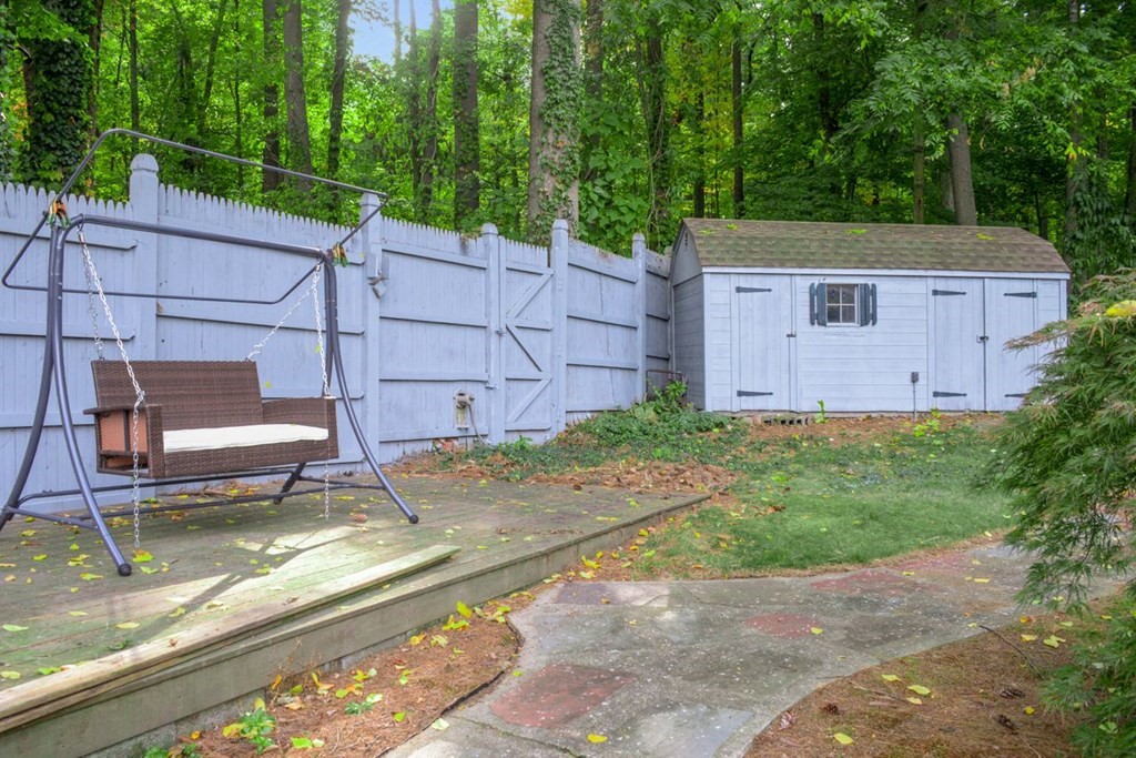 493 Forest Hills Road Springfield, MA 01128 - Photo 8 of 35