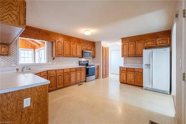 $359,900 | 1070 Dun Avenue, Walnut Cove, NC 27052