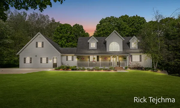 $572,500 | 10345 Red Oak Ridge, Howard City, MI 49329