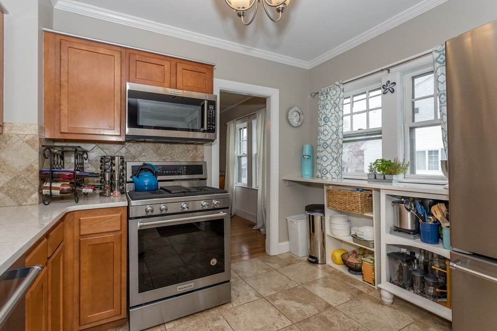 42 Manomet Road Weymouth, MA 02191 - Photo 7 of 16 Gallery Image 7