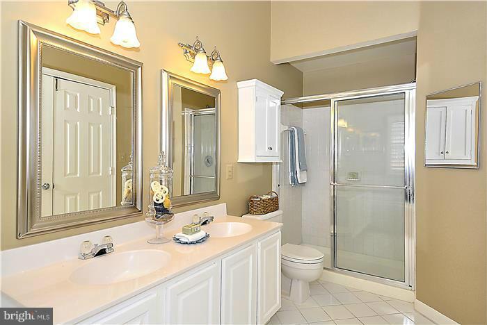 401 Ridgepoint Place Gaithersburg, MD 20878 - Photo 14 of 18 Bath (Master)
