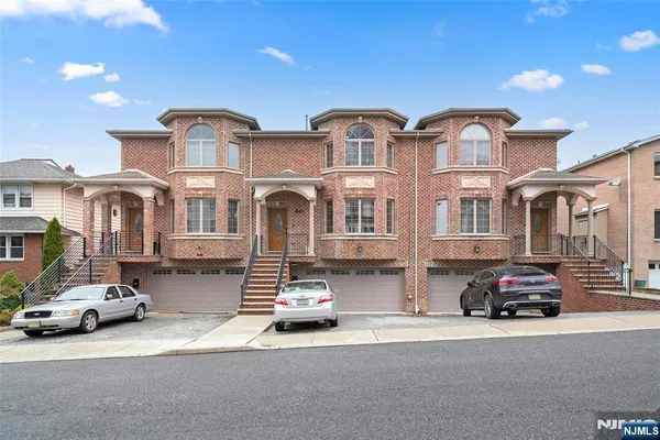 $1,249,000 | 463 8th Street, Unit B, Palisades Park, NJ 07650