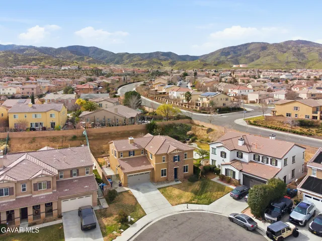 a picture of city view with lake view