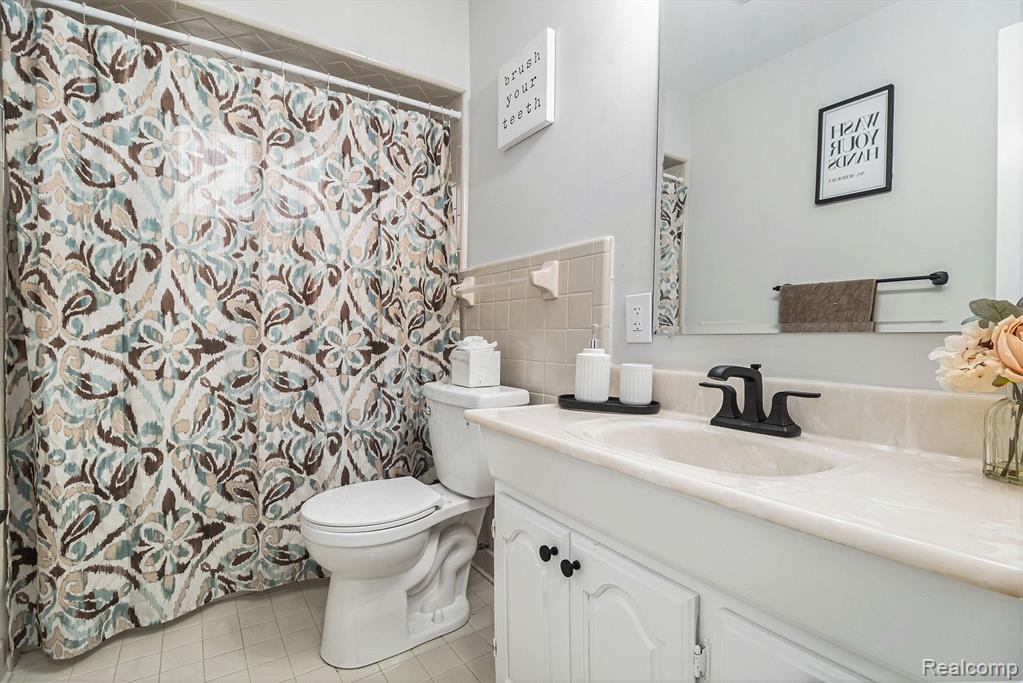 27112 Merideth Drive Warren, MI 48092 - Photo 15 of 26 Gallery Image 15