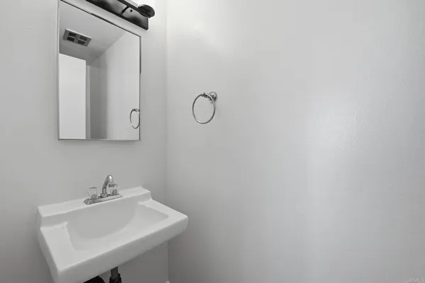 $3,995 | 1237 Evergreen Drive, Cardiff-by-the-Sea, CA 92007