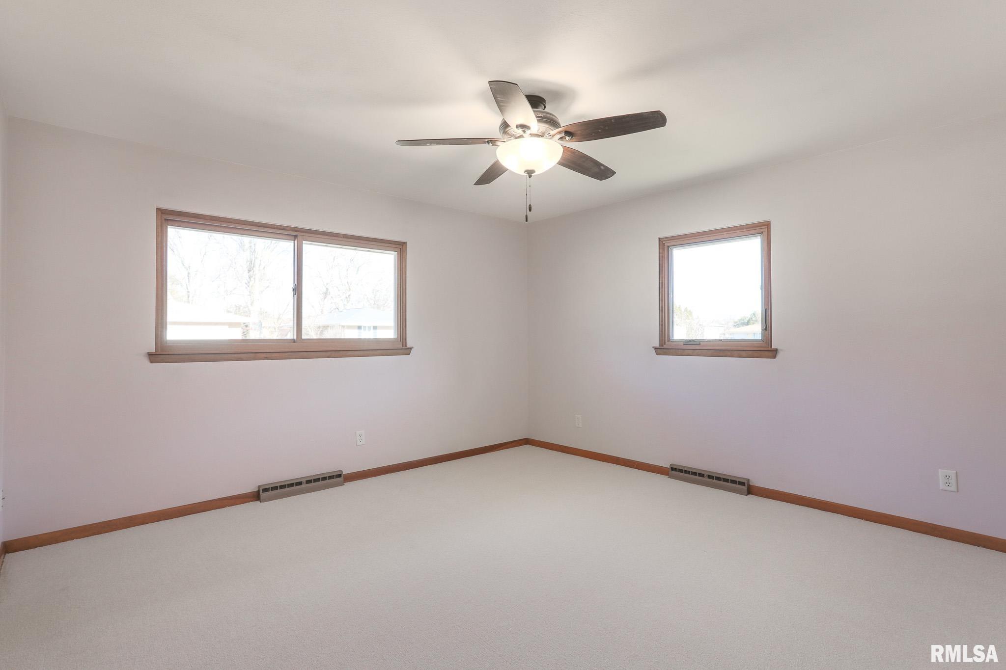 916 East Emerson Street Morton, IL 61550 - Photo 12 of 24