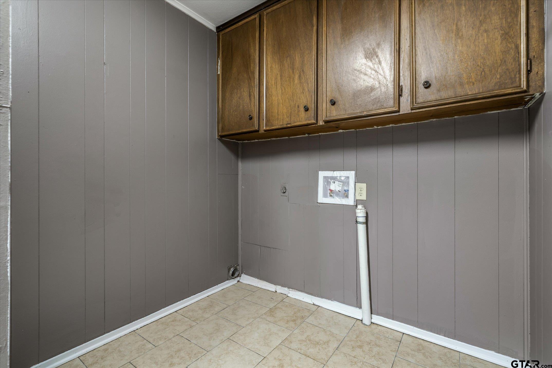 856 Ave A Canton, TX 75103 - Photo 27 of 40 a view of cabinets and window