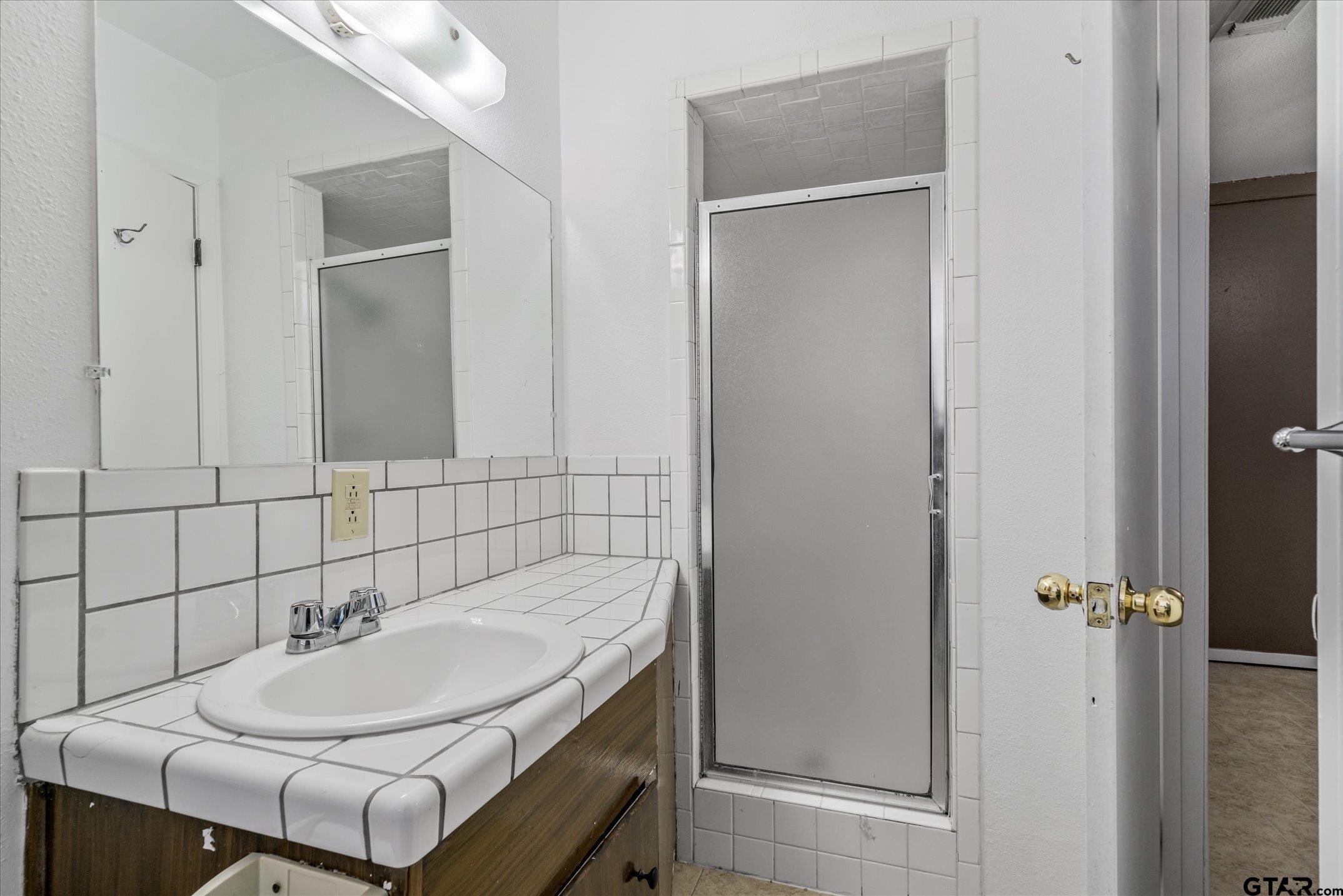 856 Ave A Canton, TX 75103 - Photo 31 of 40 a bathroom with a sink and mirror