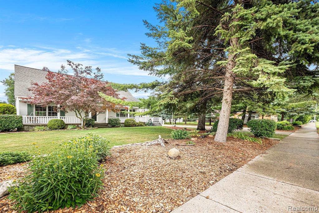 9361 Farmington Road Livonia, MI 48150 - Photo 4 of 39 Gallery Image 4