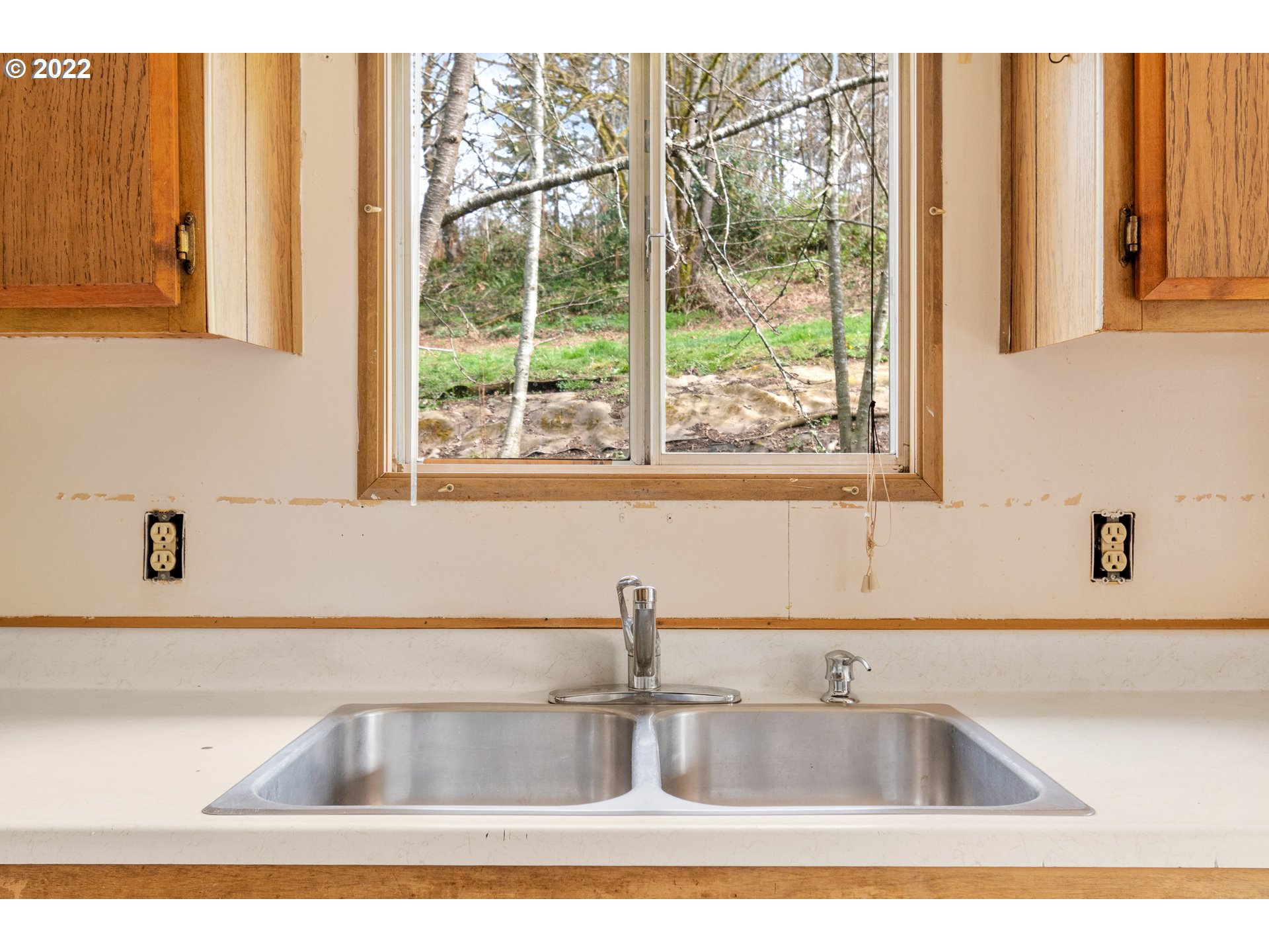 636 Ragland Road Longview, WA 98632 - Photo 12 of 30 a view of a sink and a window